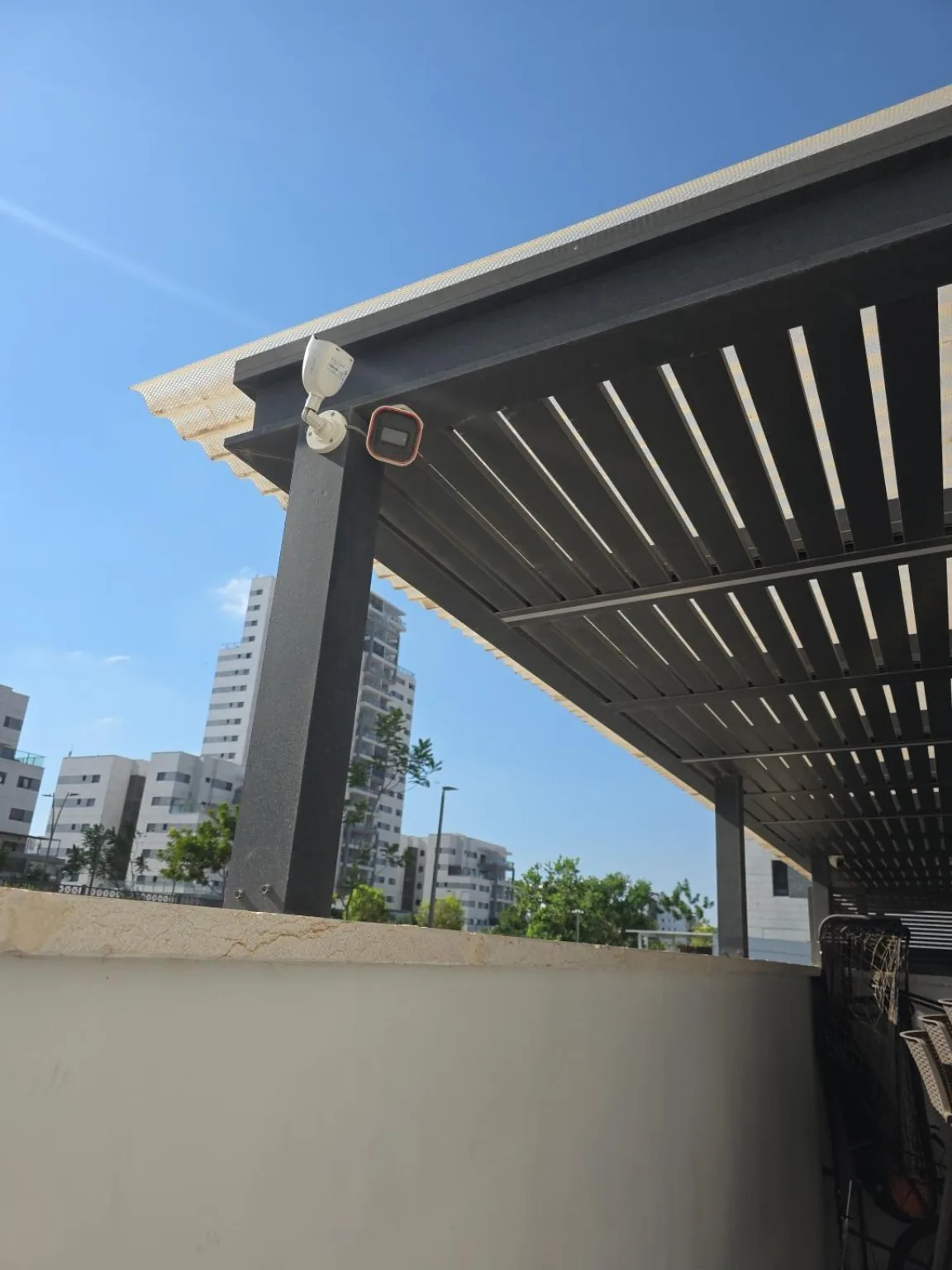 התקנת מצלמות אבטחה בדירת גן בבניין – תמונה 4